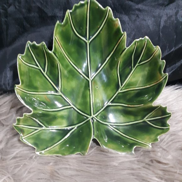 ((Listing#177)) Green Leaf Bowl - Picture 4 of 6